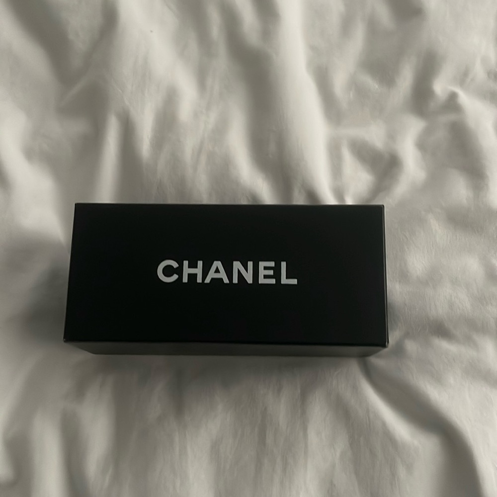 perfect condition womens Chanel sunglasses
